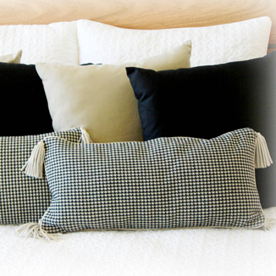 Handcraft 100% cotton decorative pillow with a pattern houndstooth